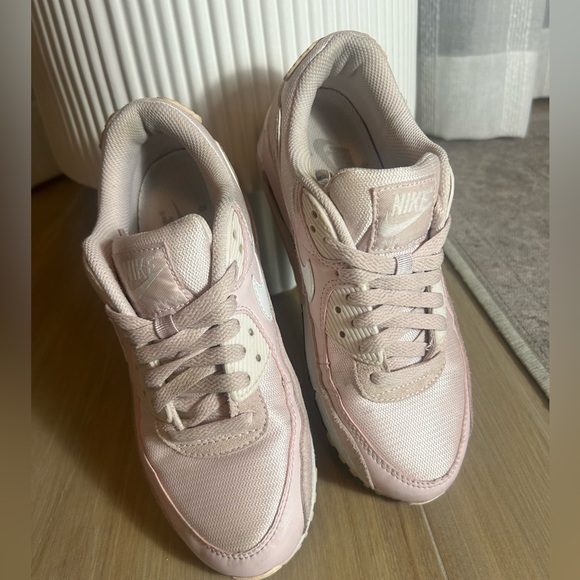 NIKE Womens Air Max 90 Sneakers in Pink & White - Size 7 - Picture 2 of 9